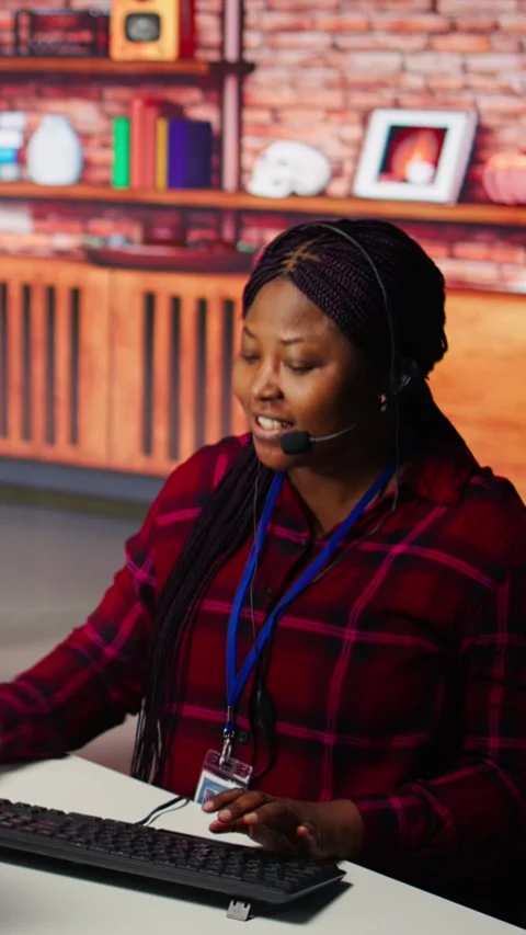 Vertical video Call center workers track shipments using artificial intelligence Stock Footage 306050788