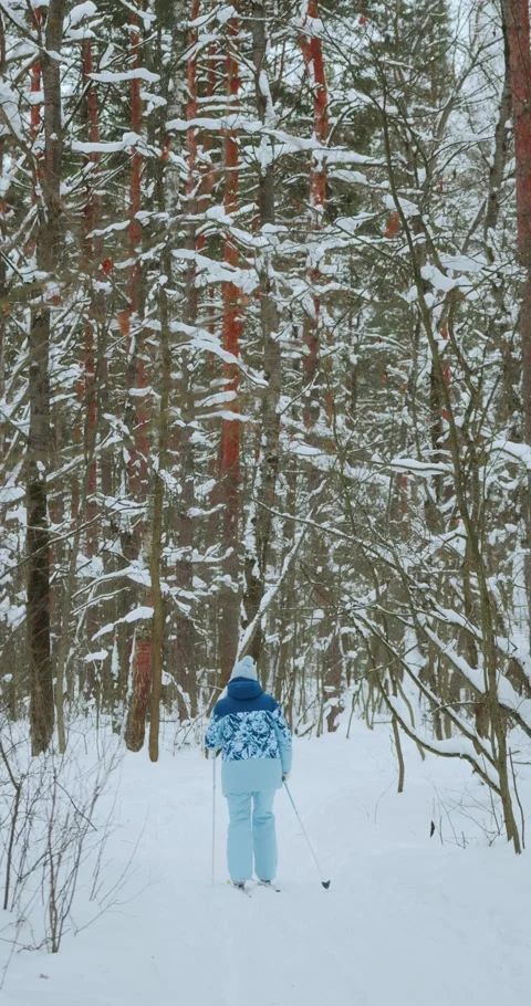 Vertical video. The camera captures an elderly woman who rides classic skis Stock Footage 270599556
