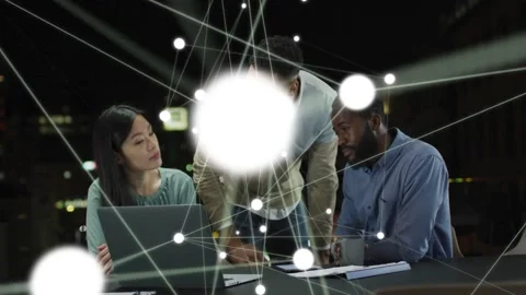 Vertical video: Center man pointing at laptop causing node mesh blocking then Video stock 333145153