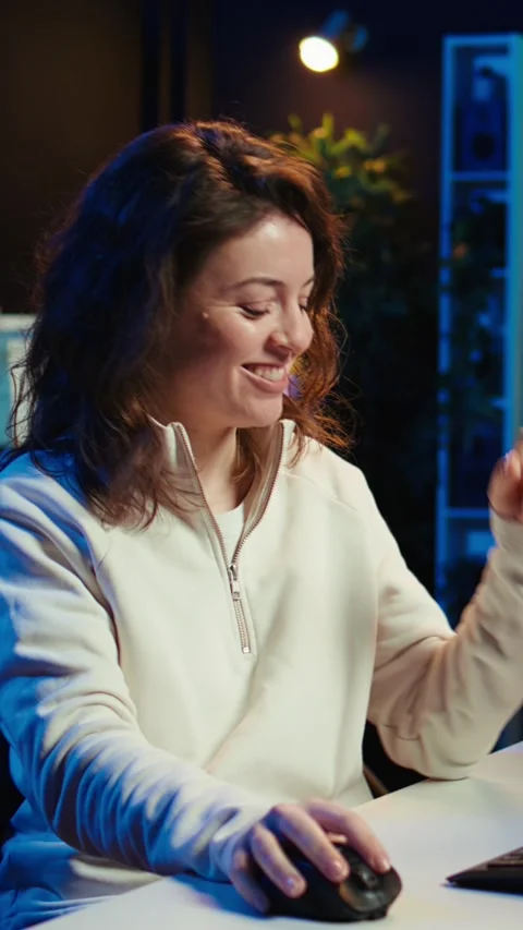 Vertical video Cheerful engineer excited after finding no errors in code Stock Footage 283504819