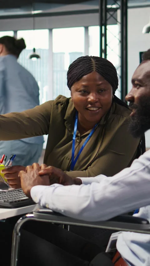 Vertical video Cheerful manager and employee with paraplegia in inclusive Stock Footage 312769022