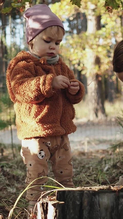 Vertical video. Child and her mother have a great time in the autumn forest Stock Footage 322011145