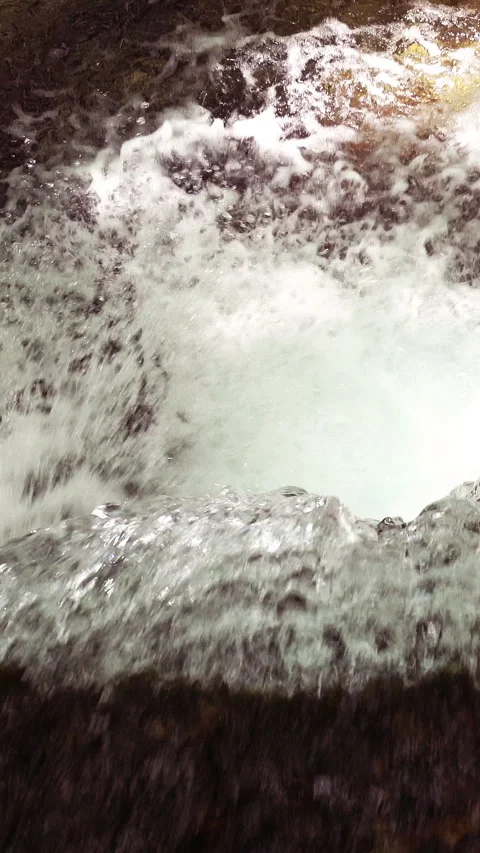 Vertical video, Clean stream coming from the mountains 動画素材 296120664