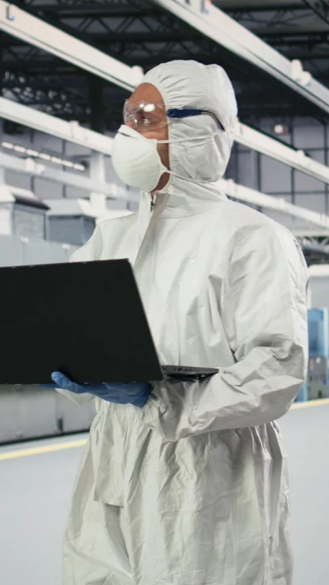 Vertical video Cleanroom technician tracking semiconductor fabrication lots with Stock Footage 333615042