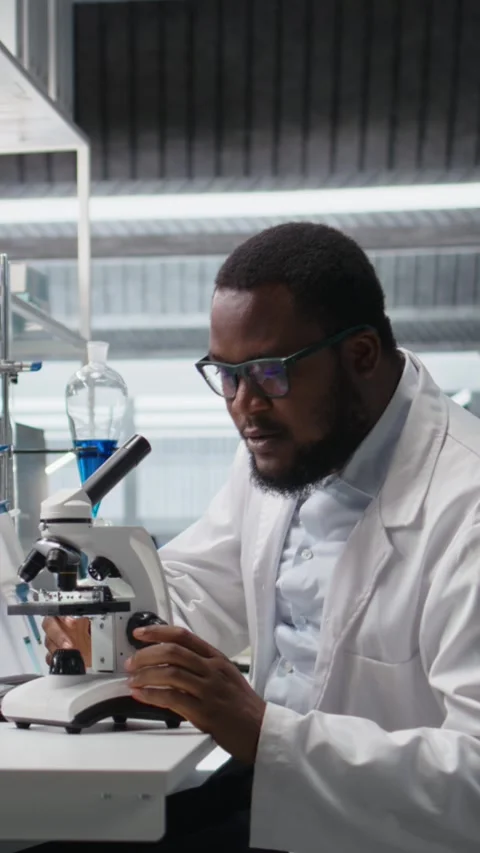 Vertical video Clinical microbiologist uses microscope for sample observation Stock Footage 319713457
