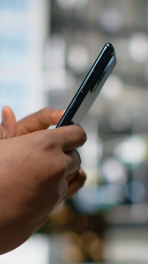 Vertical Video Close up of black man using online map and navigation for a Stock Footage 323973170