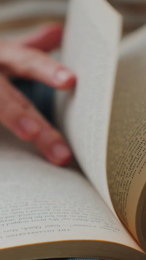 Vertical video. Close-up of female hands turning page book. Stock-Footage 343765456