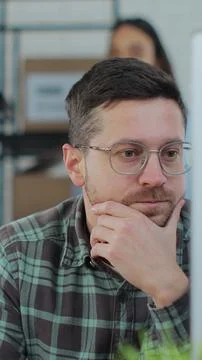 Vertical video. Close-up of a warehouse manager and an employee using a compu Foto stock