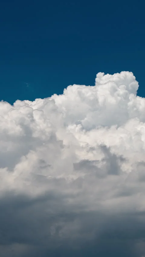 Vertical video - Cloud Timelapse Видео 331810971