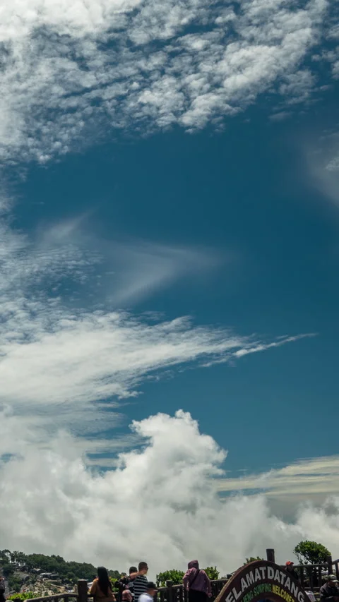 Vertical video - Cloud Timelapse Vídeo Stock 334055068