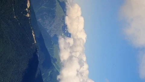 Vertical video. Clouds in the mountains. Time Lapse. Krasnaya Polyana, Sochi, Stockbeeldmateriaal 85361989