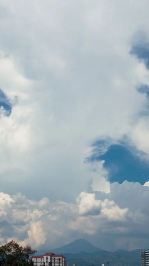 Vertical video - Clouds Timelapse Video stock 280220695