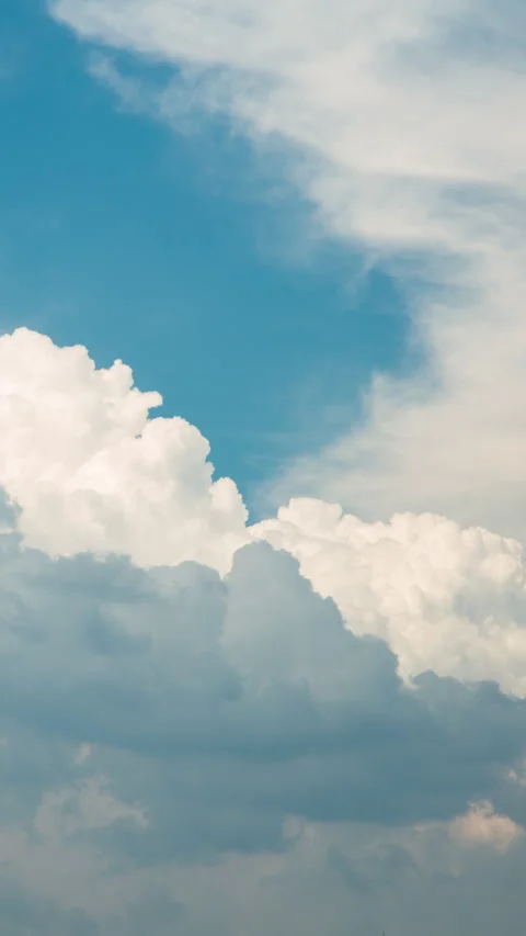 Vertical video - Clouds Timelapse Video stock 280220696