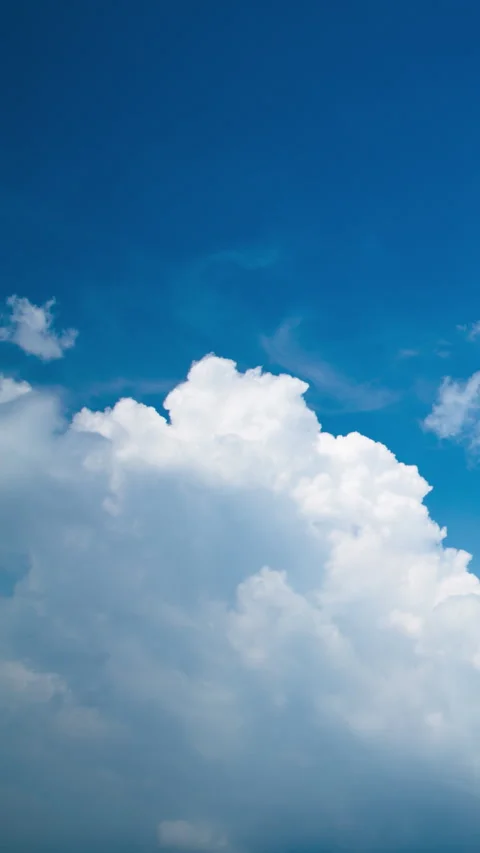 Vertical video - Clouds Timelapse Video stock 280220773