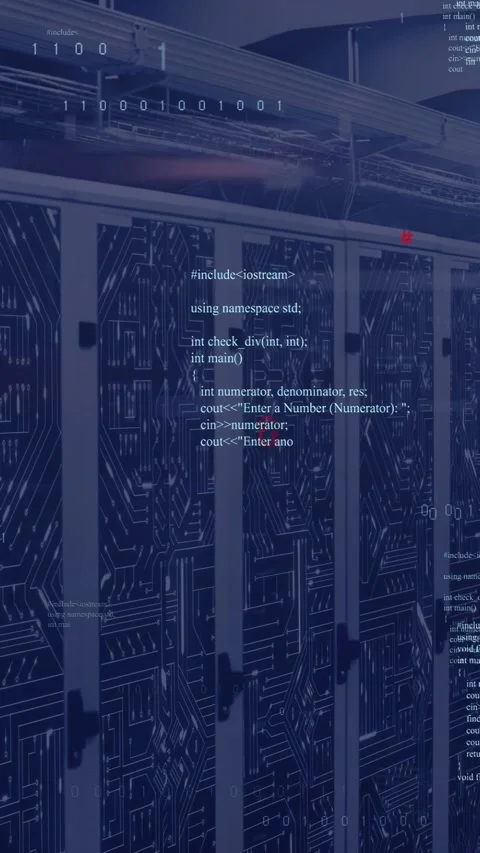 Vertical video: Code appearing on server racks, scrolling binary and flashing 库存影片 332595028