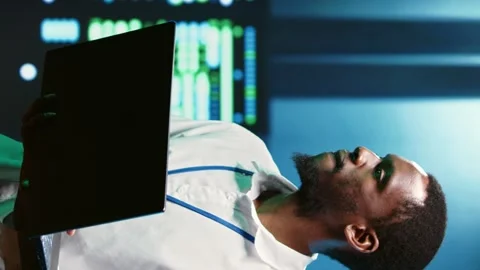 Vertical video Computer expert patching server network Video stock 246392113