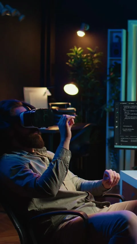 Vertical video Computer scientist using VR technology to make AI become sentient Stock Footage 266751140