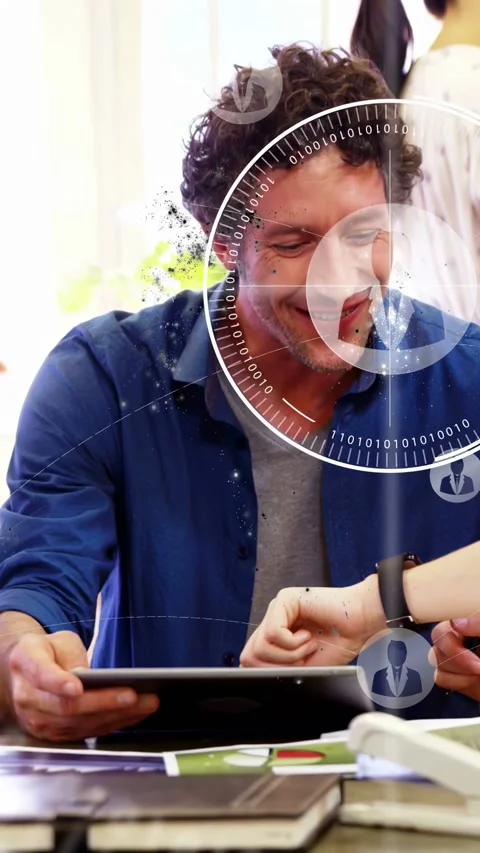 Vertical video: Curly man tablet leaning tapping as peer showing watch HUD over Vídeo Stock 333006373