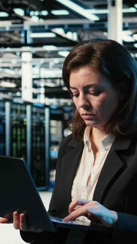 Vertical video Data center admin creating digital twin scan to optimize server Stock Footage 329317275
