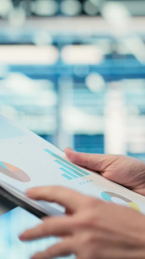 Vertical video Data center admin verifying infrastructure status with clipboard Stock Footage 329317714