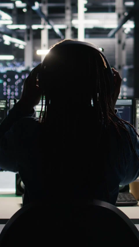 Vertical video Data center engineer implements AI virtualization frameworks Stock Footage 307970369