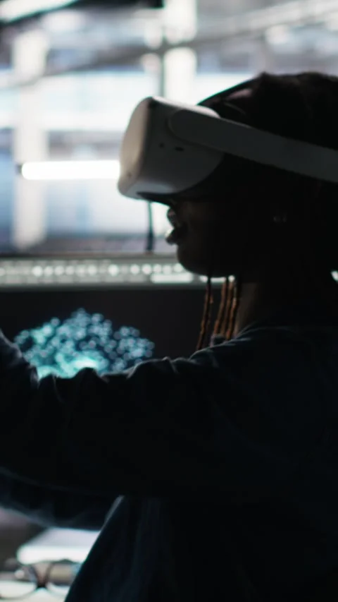 Vertical video Data center engineer using virtual reality technology and node Stock Footage 308754528