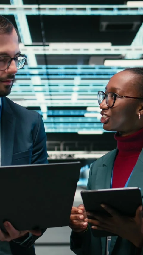 Vertical video Data center engineering team using AR tech, working together Stock Footage 329944036