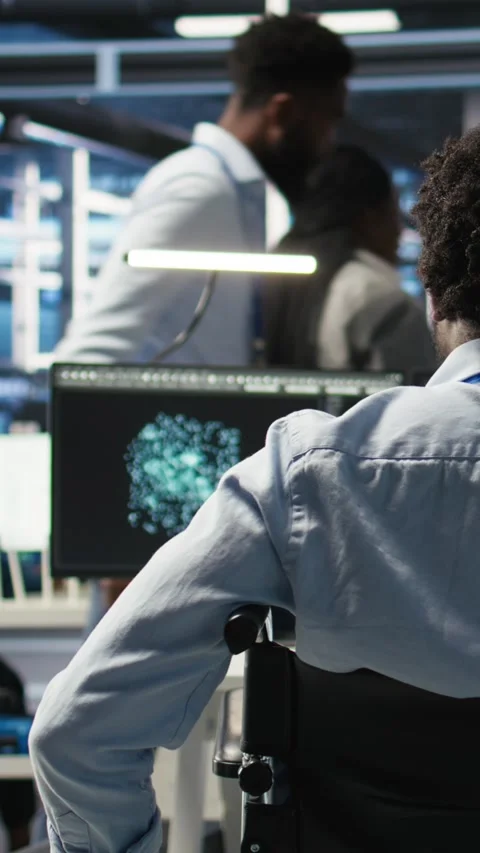 Vertical video Data center programmer in wheelchair entering office uses AI node 스톡 동영상 308752622