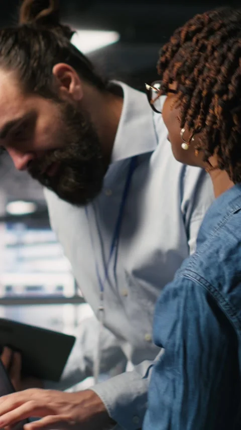 Vertical video Data center programmer panicking after receiving critical error Stock Footage 310774657