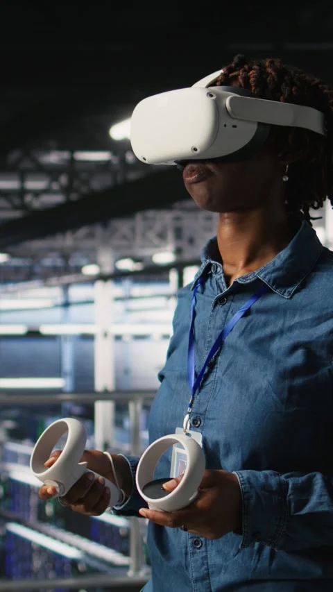 Vertical video Data center programmer using virtual reality technology Stock-Footage 310779564