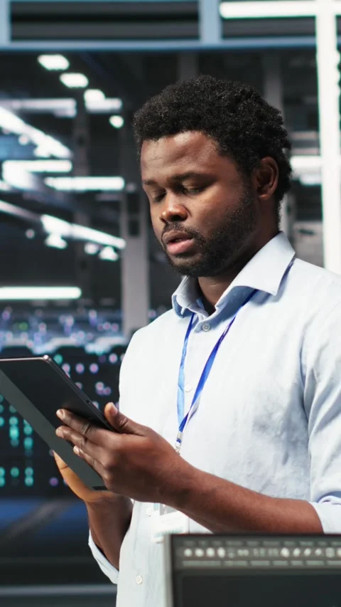 Vertical video Data center technician using tablet to do node tree programming Stock Footage 307969447