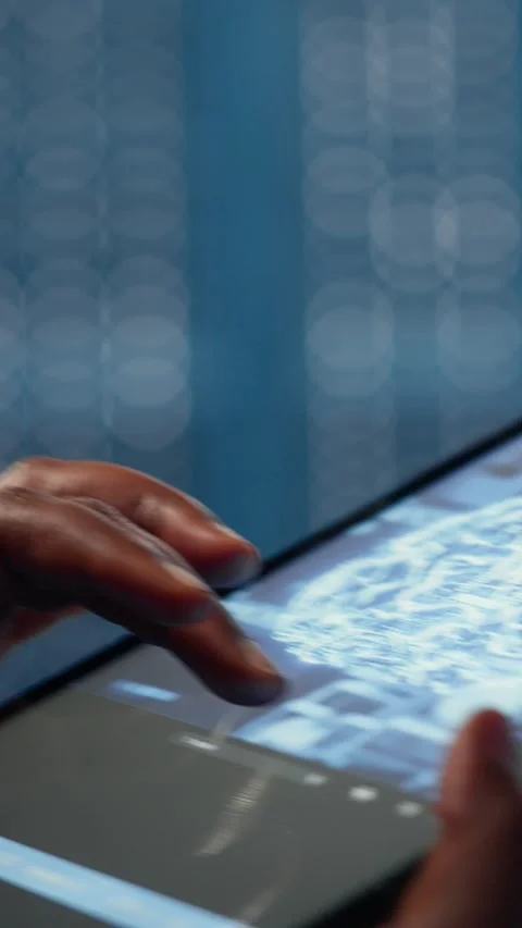 Vertical video Data center technician using machine learning on tablet to Stock Footage 316860789