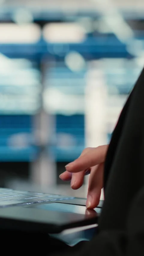 Vertical video Data center technician using AI LLM assistant on laptop to Stock Footage 329317368