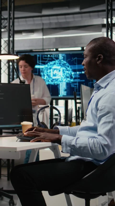 Vertical video Data scientists doing brainstorming in office, using AI Stock Footage 323028819