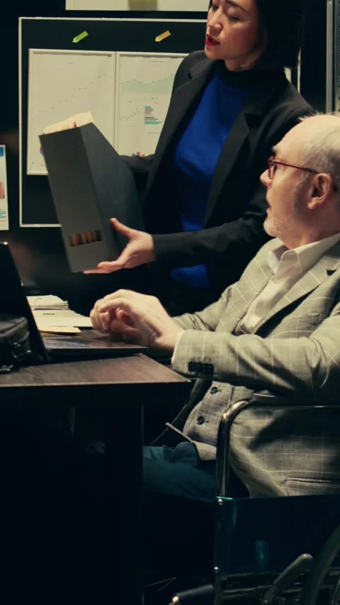 Vertical Video Detectives team comparing witness statements in investigations Stock Footage 265144785