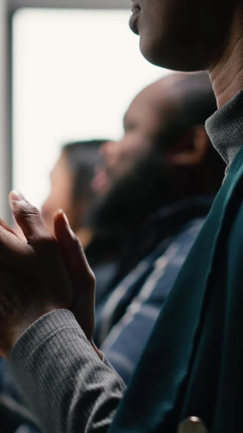 Vertical Video Diverse group audience applauding and greeting speaker during Stock Footage 328263148