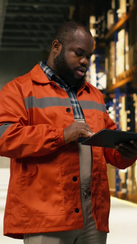 Vertical Video Diverse warehouse team, update parcel tracking software, with Stock Footage 333091231