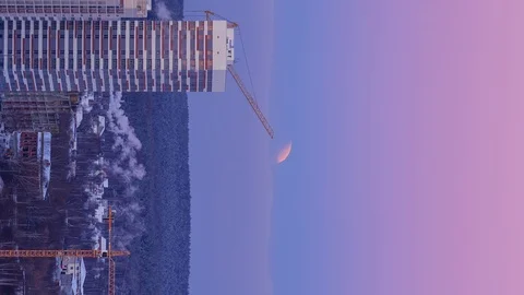 Vertical video. Eclipse of the moon and the sunset of the moon. Yekaterinburg, 動画素材 101505397