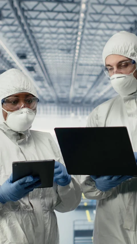 Vertical video EDA engineers in microchip smart factory developing advanced Video stock 333613908