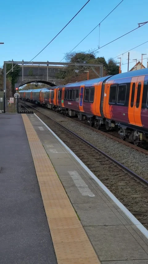 Vertical video electrified passenger commuter train - EXCLUSIVE TO POND5 Видео 289634987