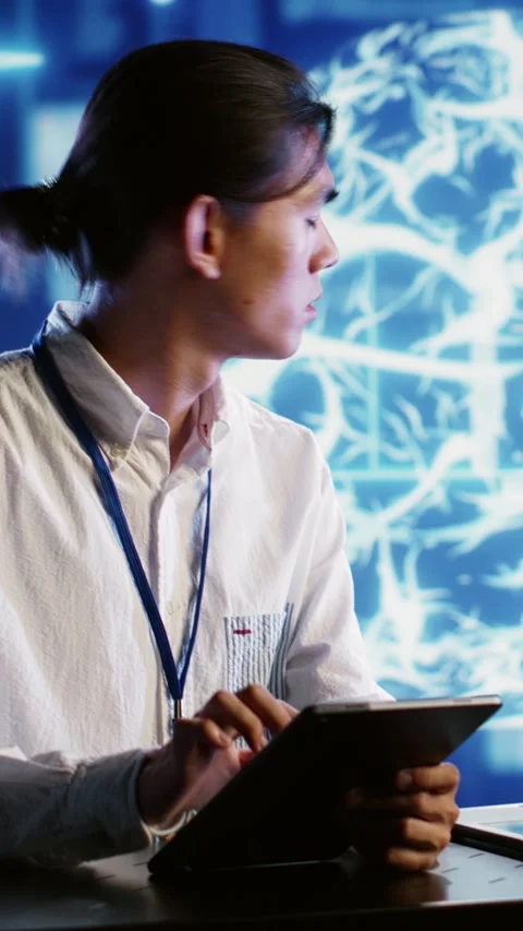 Vertical video Employee develops AI neural network Video stock 249085612