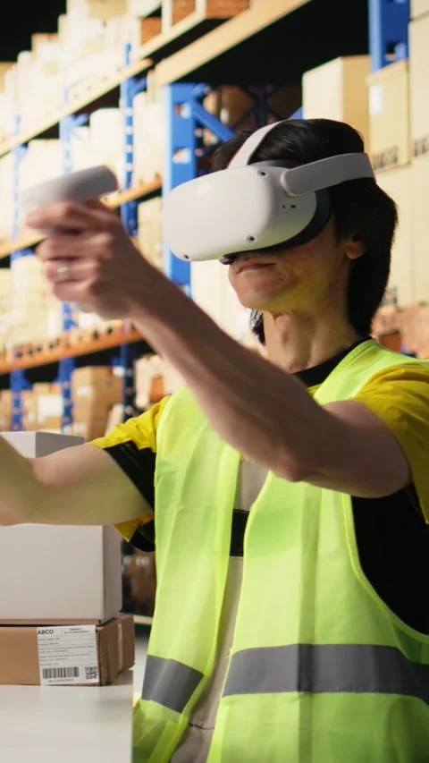 Vertical Video Employee uses virtual reality glasses to improve e-commerce Stock Footage 312650723