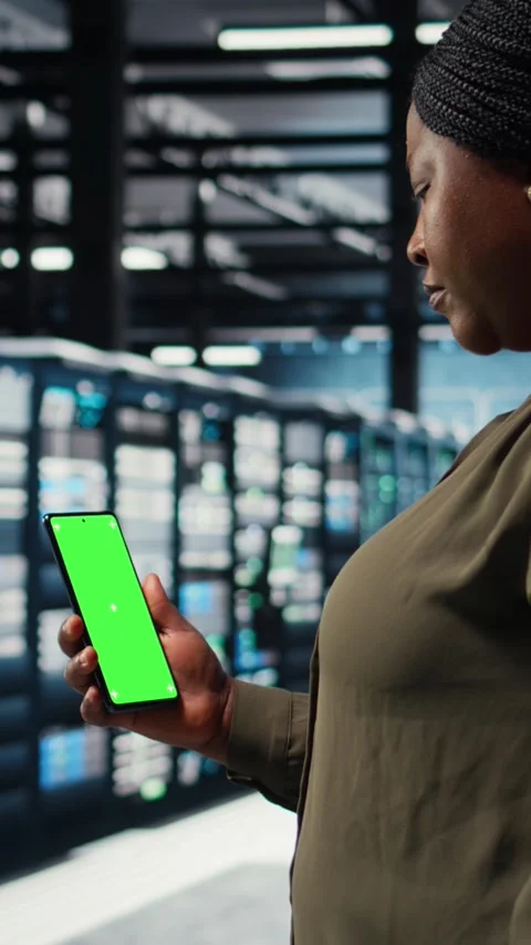 Vertical video Employee using app on mockup phone to check server hub energy Stock Footage 317053766