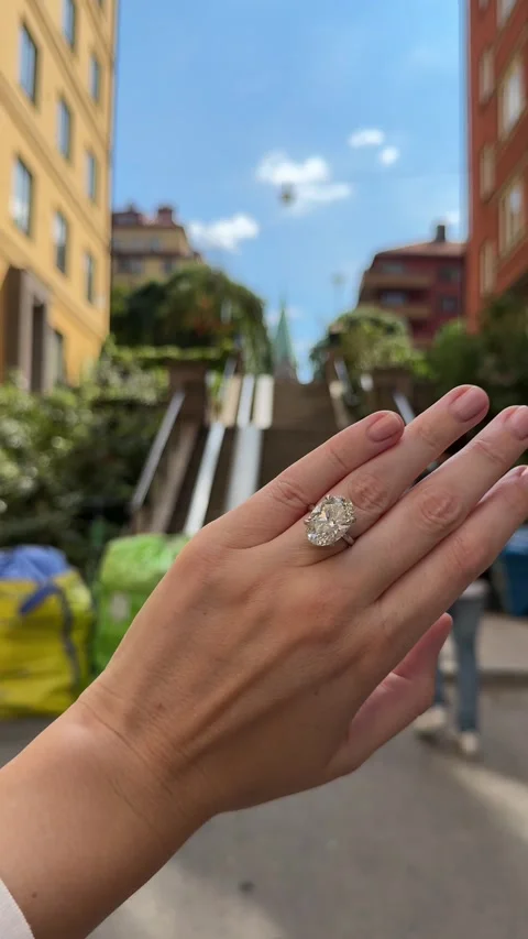 Vertical video of engagement ring with oval diamond in city sunlight Video stock 316899187
