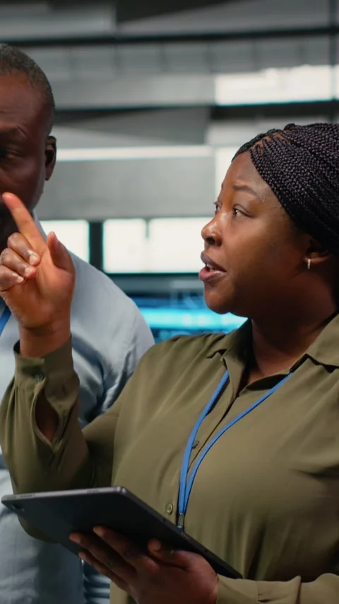 Vertical video Engineers in startup office work with artificial intelligence Stock Footage 323404010