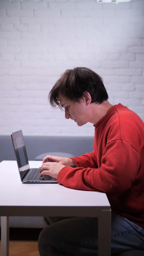Vertical video Enraged programmer screaming at laptop after software crash Stock Footage 311202488