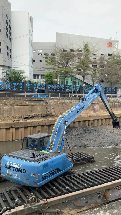 Vertical video of excavator Stock Footage 294542827