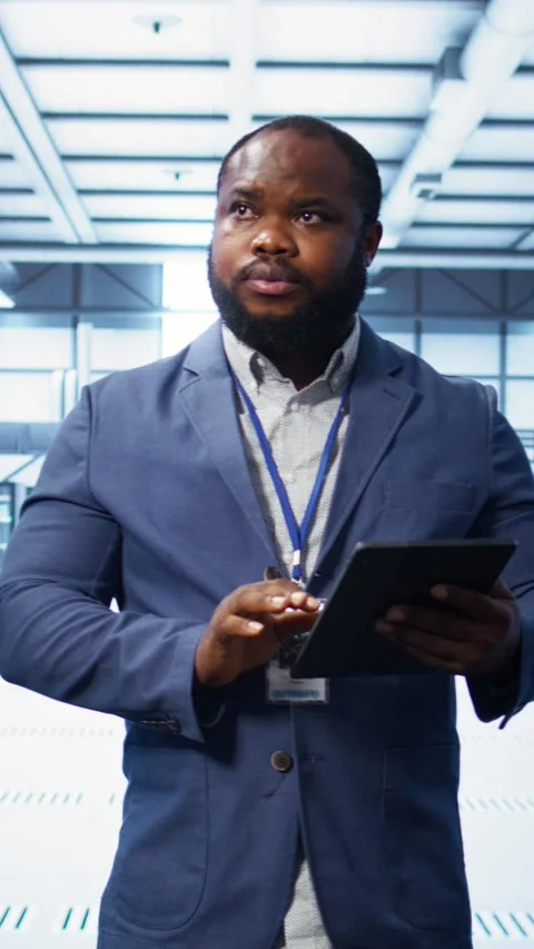 Vertical video Expert ensuring optimal performance and data integrity in server Stock Footage 277859709