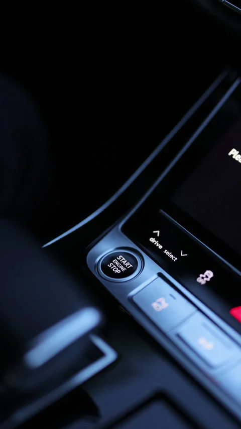Vertical video of finger press the button to start the car engine. Drivers hand 動画素材 335945127