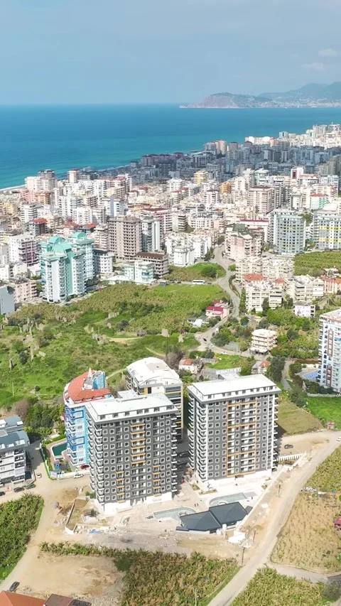 Vertical Video: Flawless Facade of a Modern High-Rise Residential Building 库存影片 344322094